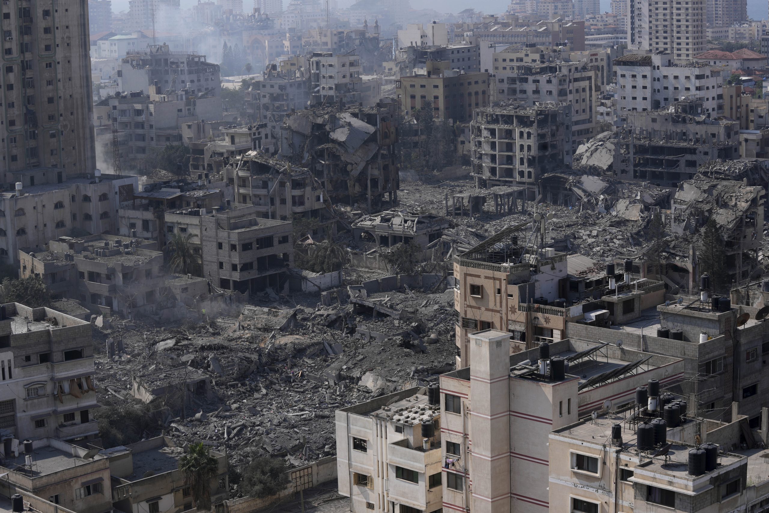 Gaza City: damaged buildings